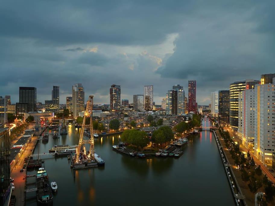 Stunning View Apt Free Parking Apartment Rotterdam Bagian luar foto