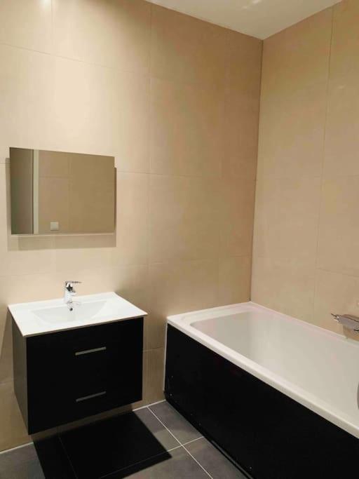 Stunning View Apt Free Parking Apartment Rotterdam Bagian luar foto