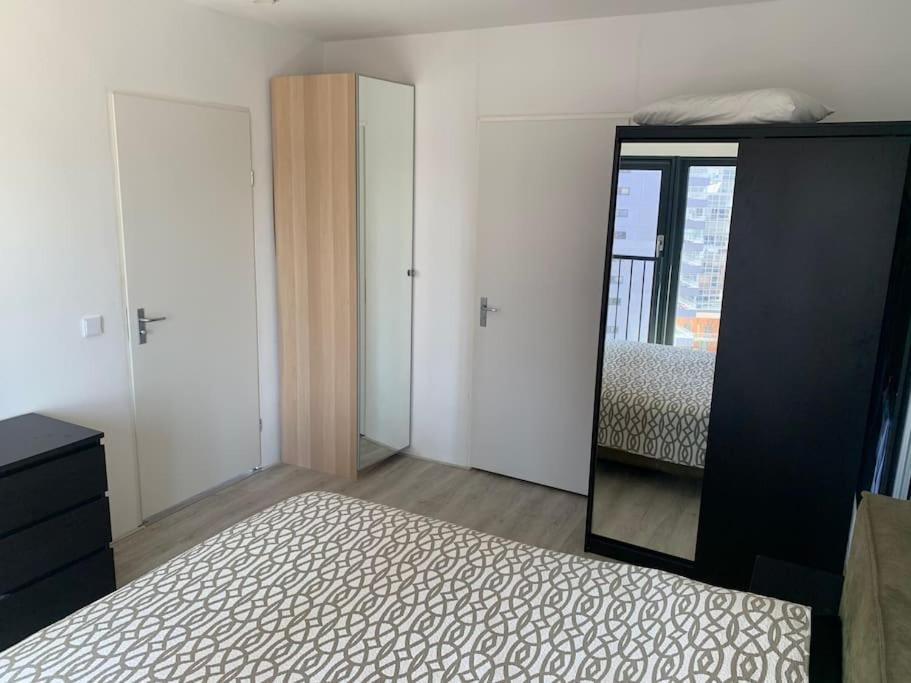 Stunning View Apt Free Parking Apartment Rotterdam Bagian luar foto