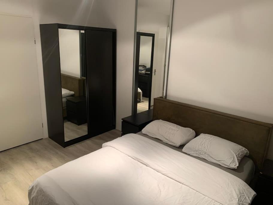 Stunning View Apt Free Parking Apartment Rotterdam Bagian luar foto