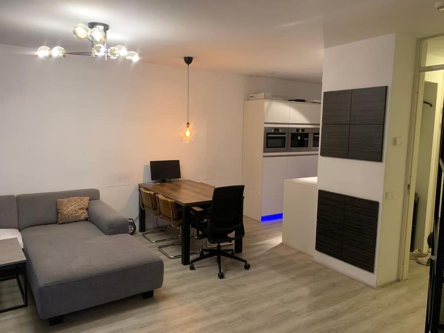 Stunning View Apt Free Parking Apartment Rotterdam Bagian luar foto