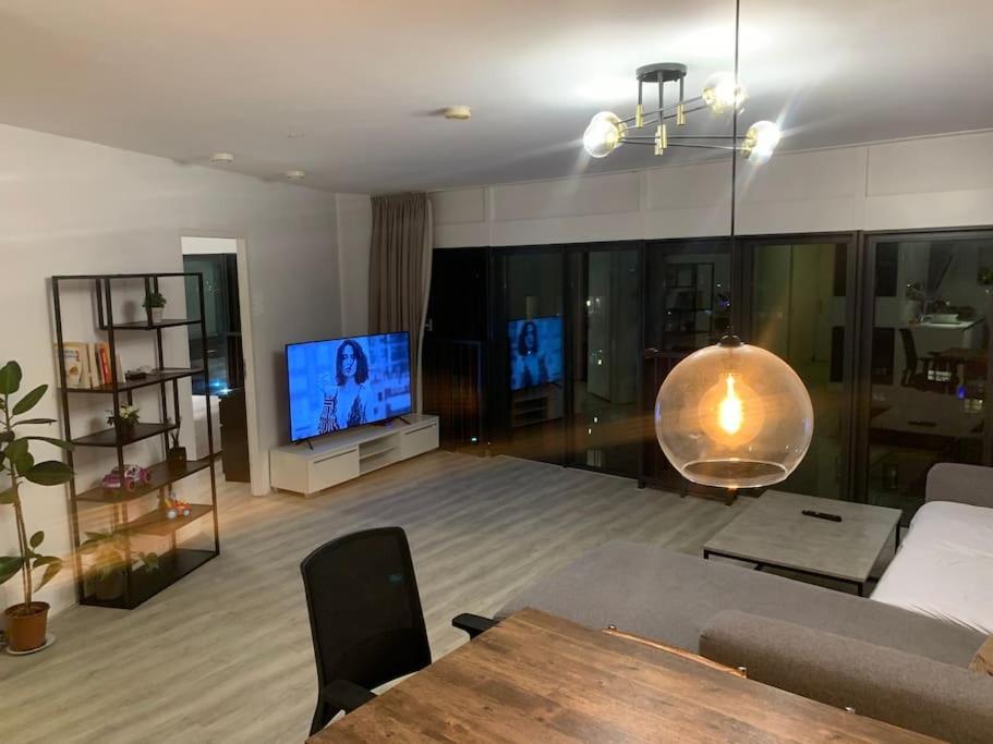 Stunning View Apt Free Parking Apartment Rotterdam Bagian luar foto